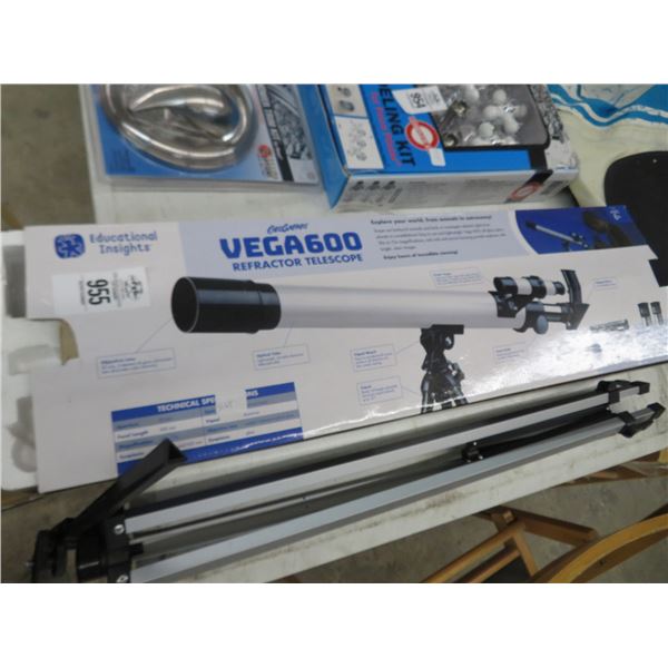 Vega 600 Telescope w/Box