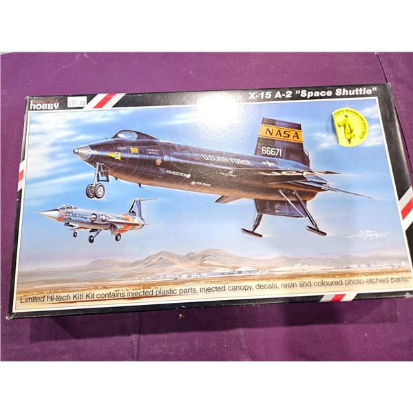 SPECIAL HOBBY X-15 A-2 "Space Shuttle"