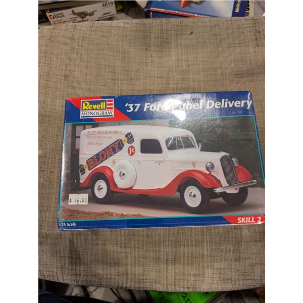 REVELL '37 Ford Panel Delivery CAR