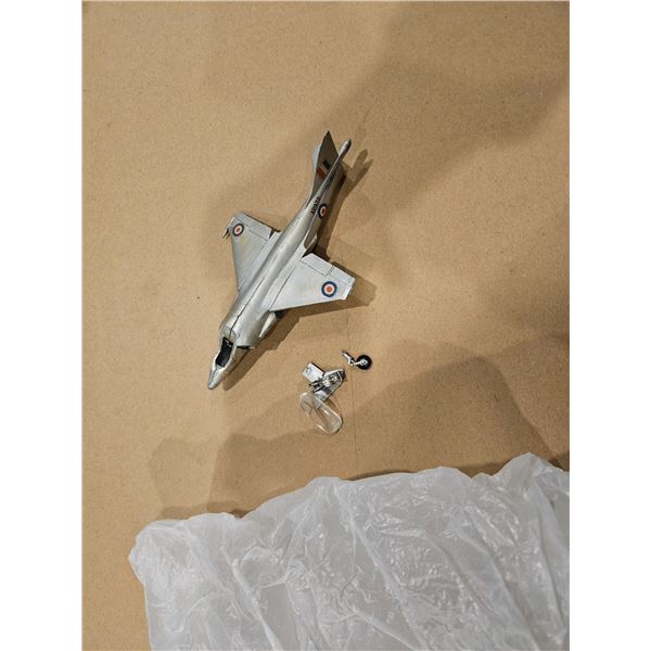 Built model kit- broken