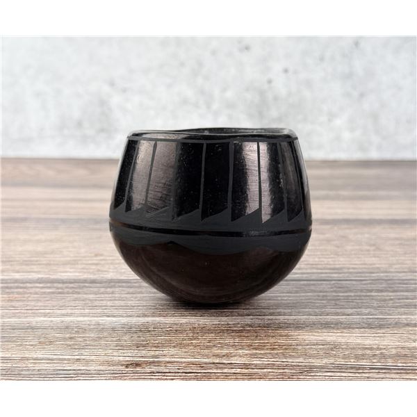 Josefina Martinez Santo Domingo Pueblo Pot