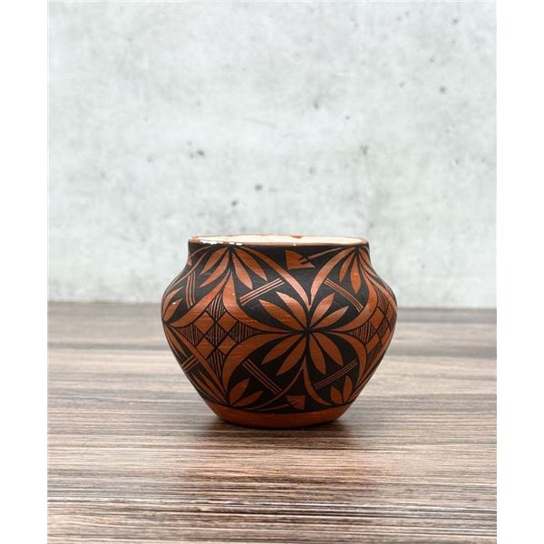 B Victorino Acoma Pueblo Pot