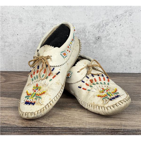 Lakota Sioux Native American Indian Moccasins