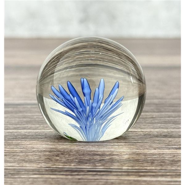 Lorenzo Glass Peter Pan Flower Paperweight