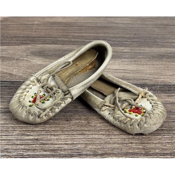 Native American Indian Beaded Children Moccasins