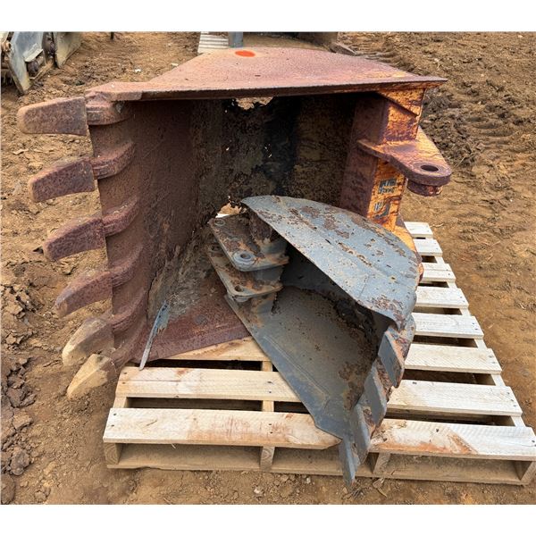 Qty 2 Machine Bucket Attachments w/ Teeth  28"W & 16"W