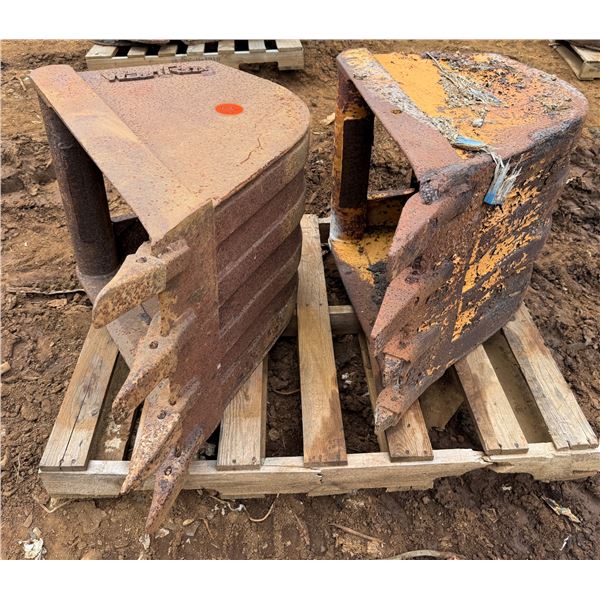 Qty 2 Wain-Ray Case Quick Connect  Bucket Attachments w/ Teeth 24"W