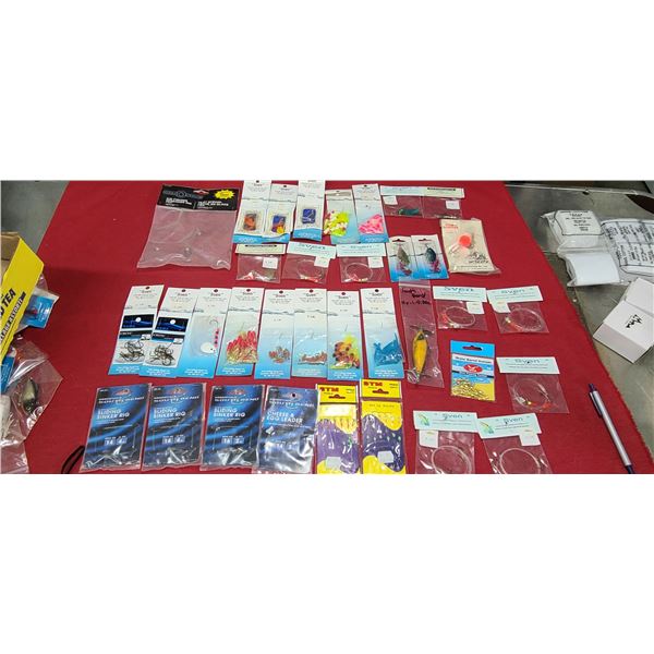 LARGE ASSORTMENT OF FISHING GEAR INCLUDING SOUTHBEND ANTIQUE