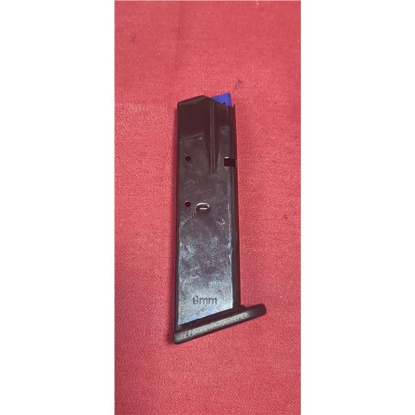 YG 9MM MAGAZINE (BASE OF MAGAZINE DIFFERS TO THOSE OF LOTS: 252,253)