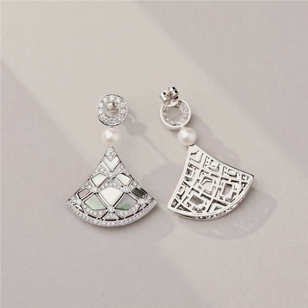 18K Gold Mother-of-Pearl Fan Earrings