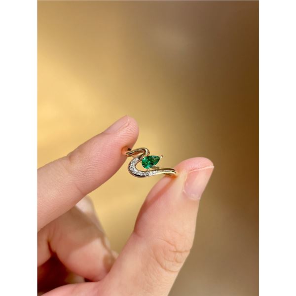 18k Gold Emerald and Diamond Ring
