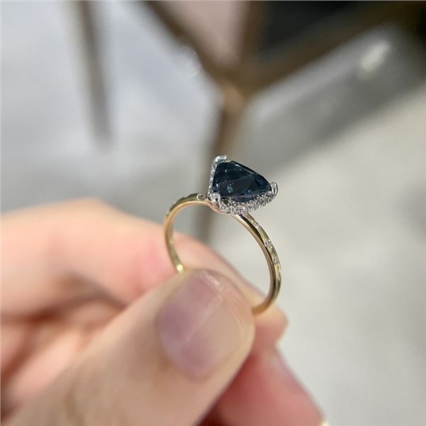 18K Gold Green Sapphire Ring