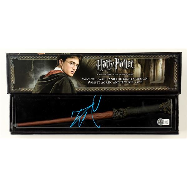 DANIEL RADCLIFFE SIGNED HARRY POTTER WAND IN CASE - BECKETT COA