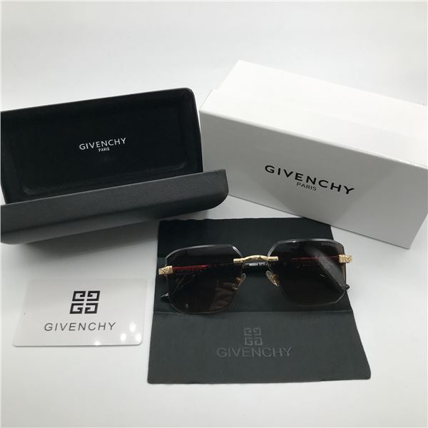 SUNGLASSES BNIB WITH ACCESSORIES