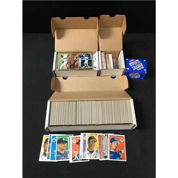 LOT OF VINTAGE MLB TRADING CARDS