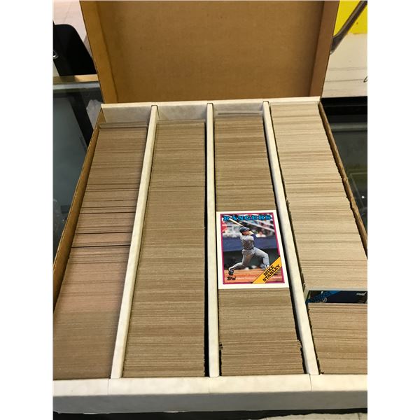 3000 COUNT BOX OF VINTAGE BASEBALL CARDS