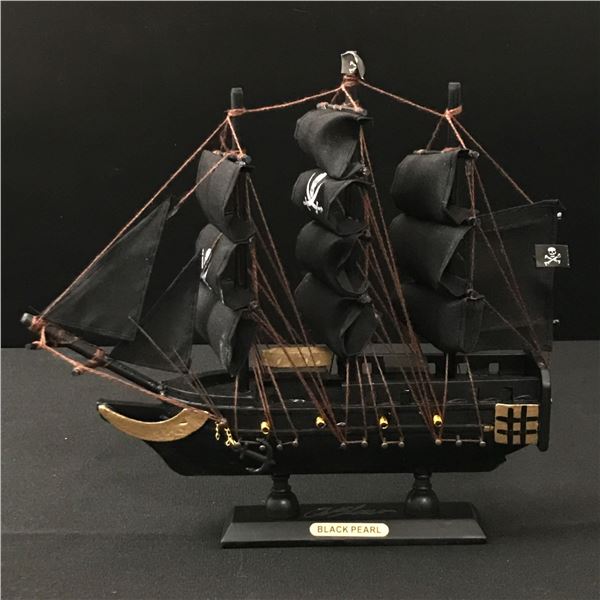 ORLANDO BLOOM SIGNED BLACK PEARL SHIP (WWOC COA)