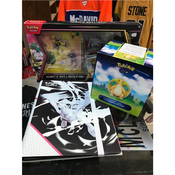 LARGE LOT OF POKEMON CARDS AND BINDER