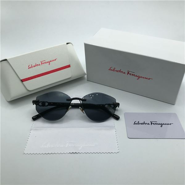 SUNGLASSES BNIB WITH ACCESSORIES