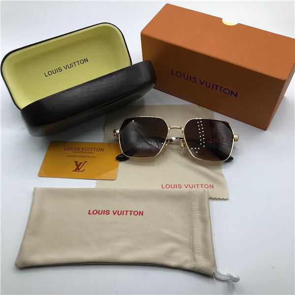 SUNGLASSES BNIB WITH ACCESSORIES