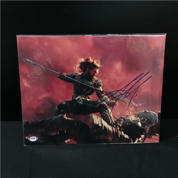 JASON MAMOA SIGNED AQUAMAN 11 X 14 PICTURE - PSA COA