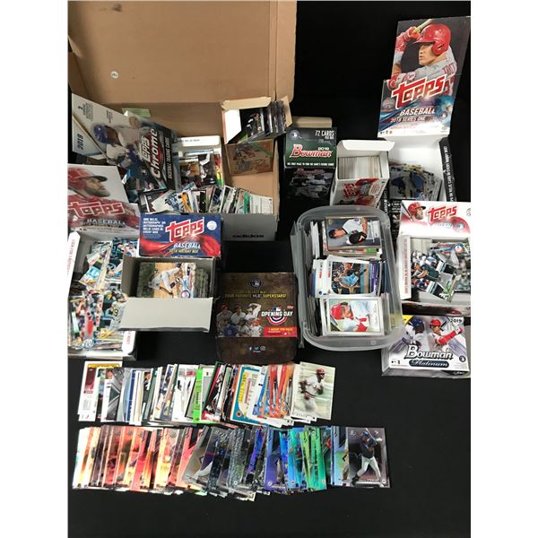 LARGE LOT OF LOOSE BASEBALL CARDS