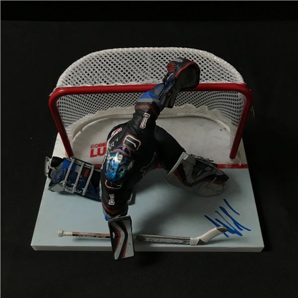 ELIJAH WOOD SIGNED TRADING CARD - WWOC COA