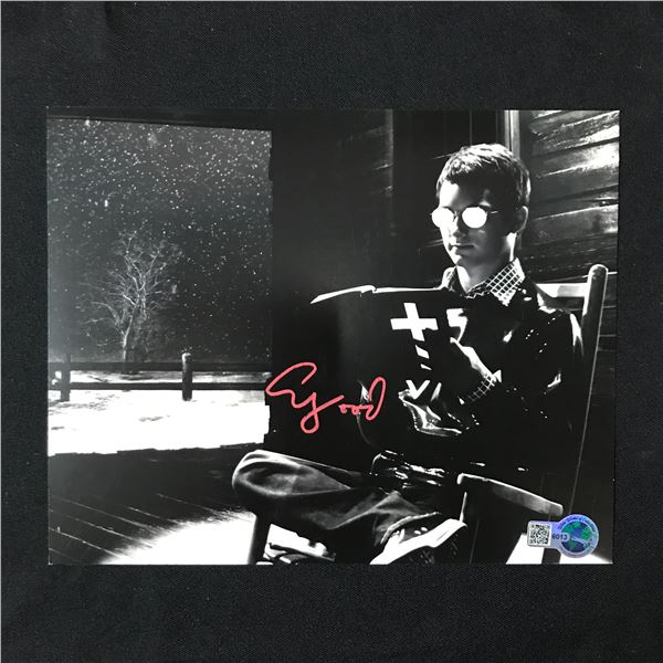 ELIJAH WOOD SIGNED SIN CITY 8X10 - WWOC COA