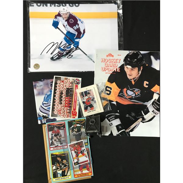 LOT OF HOCKEY MEMORABILIA INCLUDING A SIGNED PICTURE, LOOS CARDS AND HOCKEY CARD UPDATE