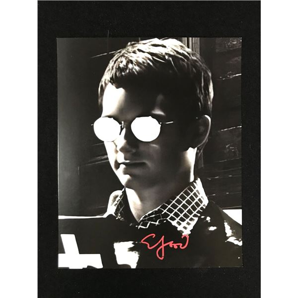 ELIJAH WOOD SIGNED SIN CITY 8X10 - WWOC COA