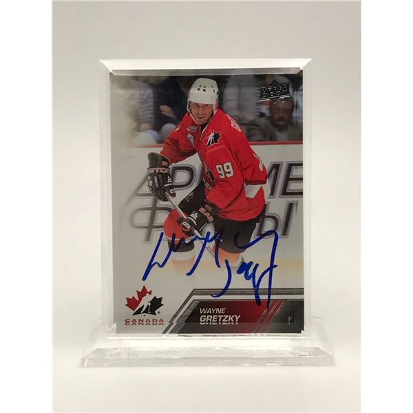 WAYNE GRETZKY SIGNED TRADING CARD