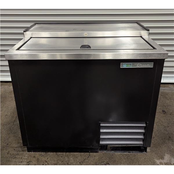 True TD-36-12-HC 37" Black Horizontal Bottle Cooler
