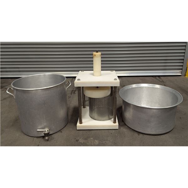Manual Press & Aluminum Pots - Lot of 3pcs | R9