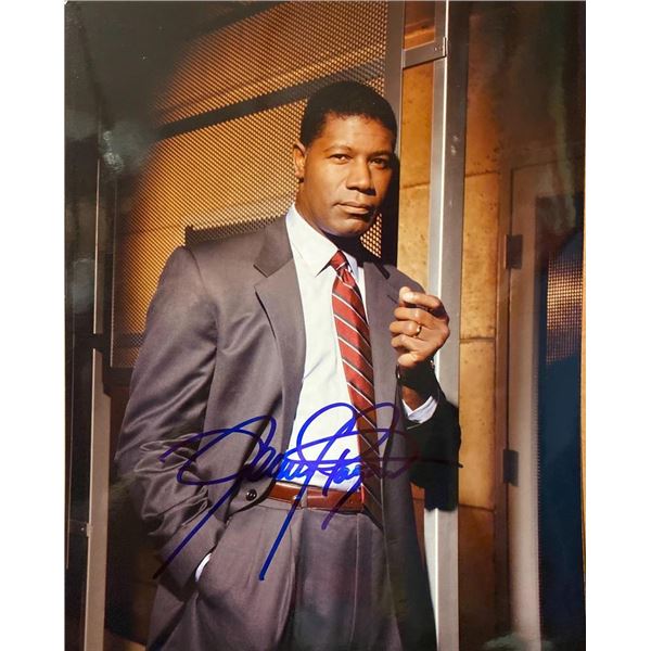 24 Dennis  Haysbert signed photo