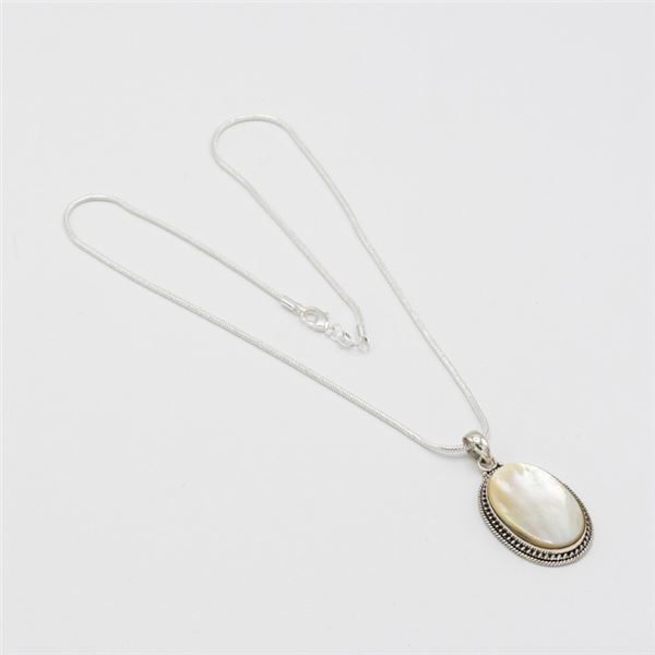 Luminescent 28.50ct Moonstone Pendant with Chain