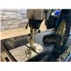 Image 14 : Antique 1920's - 30's Singer Sewing Machine - Works