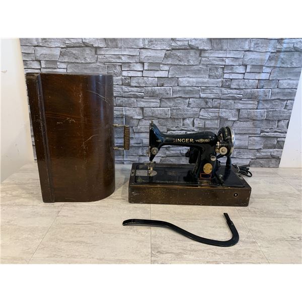 Antique 1920's - 30's Singer Sewing Machine - Works