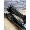 Image 4 : Antique 1920's - 30's Singer Sewing Machine - Works