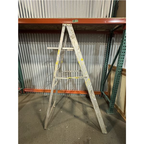 Ladder 6 ft