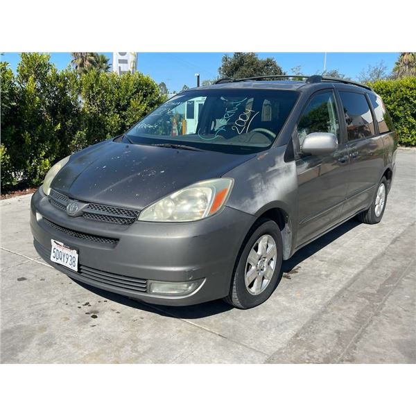 TOYT SIENNA 2004 APP  DUP/T-DON