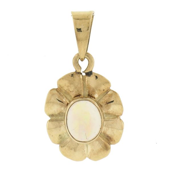 Vintage 14k Gold Oval Cabochon Bezel Set Jelly Opal Scalloped Pendant Charm