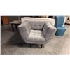 Image 2 : VOGUE ASH CONCEPT 300 TUFTED ARMCHAIR