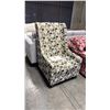 Image 2 : 4012 PATTERED ARMCHAIR