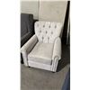 Image 2 : 4005 ASTON SILVER TUFTED BACK ARM CHAIR