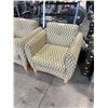 Image 1 : GREEN PATTERNED LOUNGE CHAIR