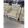 Image 1 : GREEN PATTERNED LOUNGE CHAIR