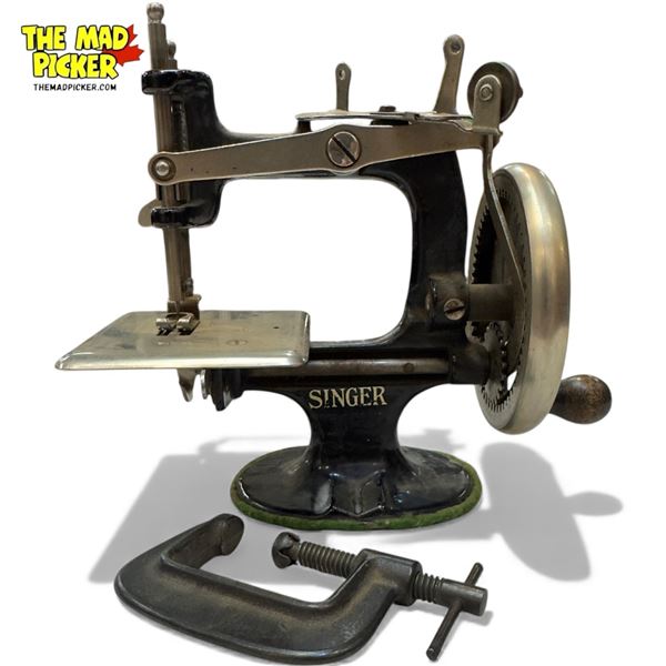 Vintage Metal Miniature Singer Sewing Machine