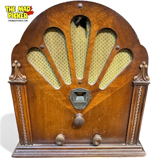 Vintage Cathedral Radio Model 1611