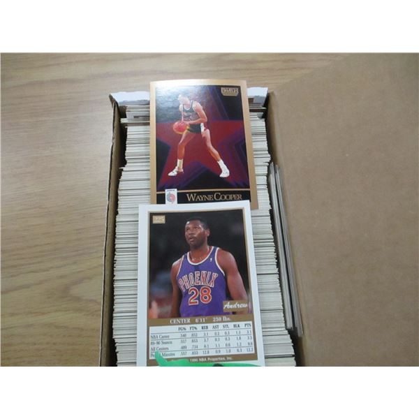 COLLECTABLE:  BOX C/W NBA CARDS