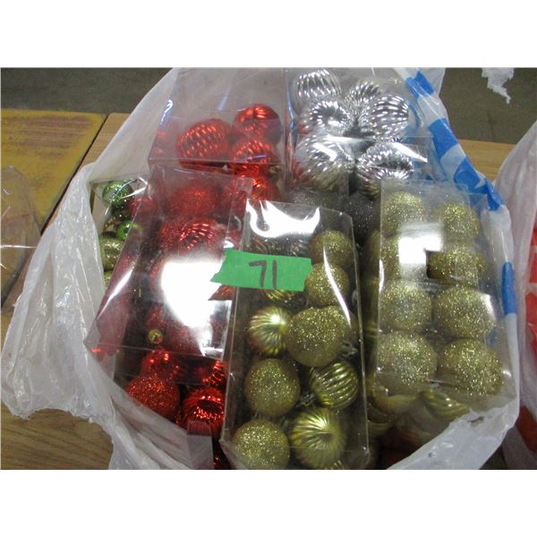 ESTATE:  BOX C/W ASSORTED CHRISTMAS DECORATIONS